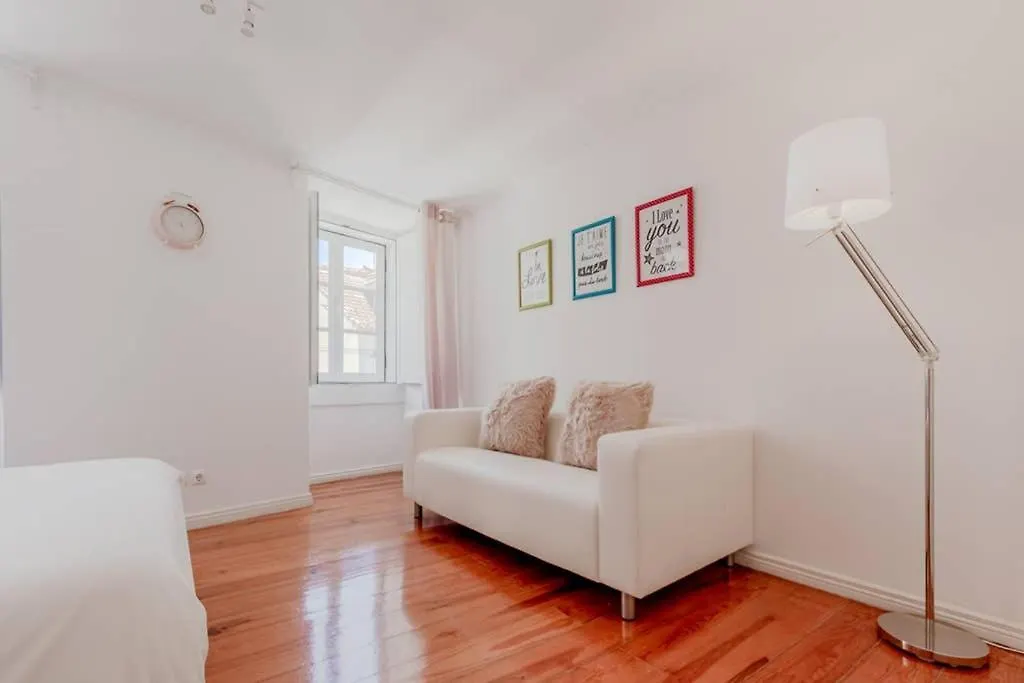 Inloveapartments - One Love, One Heart-1