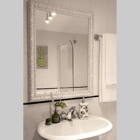 Inloveapartments - One Love, One Heart-2